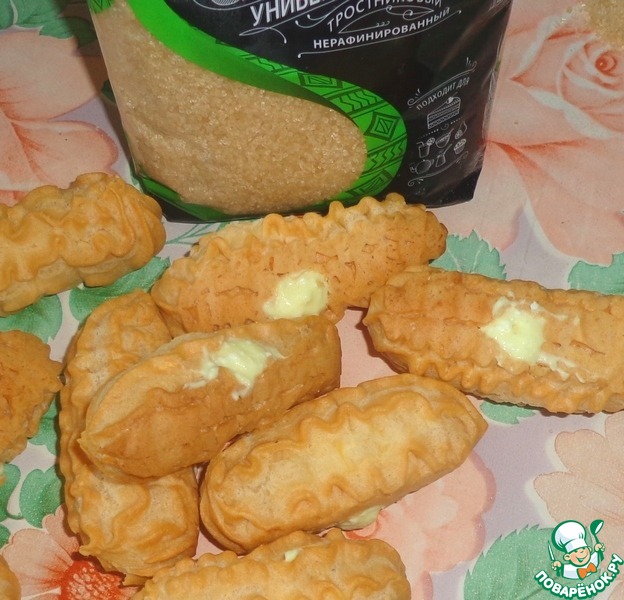 Eclairs with cottage cheese custard