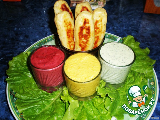 Potato sticks with sauces