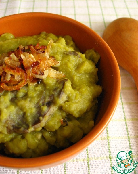 Pea porridge with mushrooms