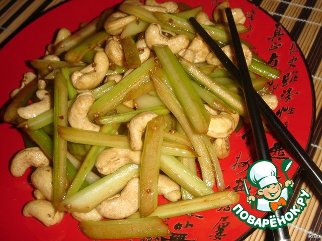 Fried celery with cashew nuts in Chinese