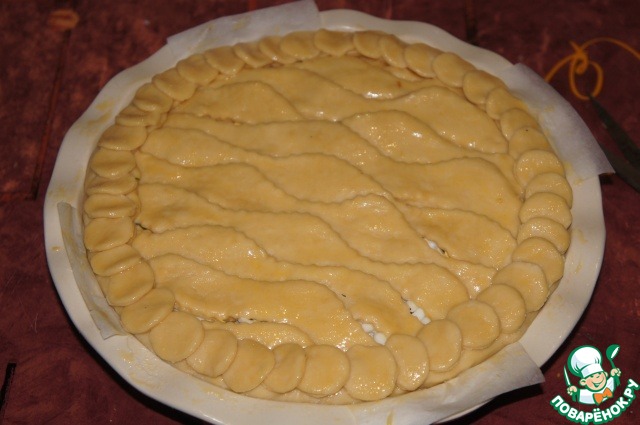 Pie with mashed potatoes and fish