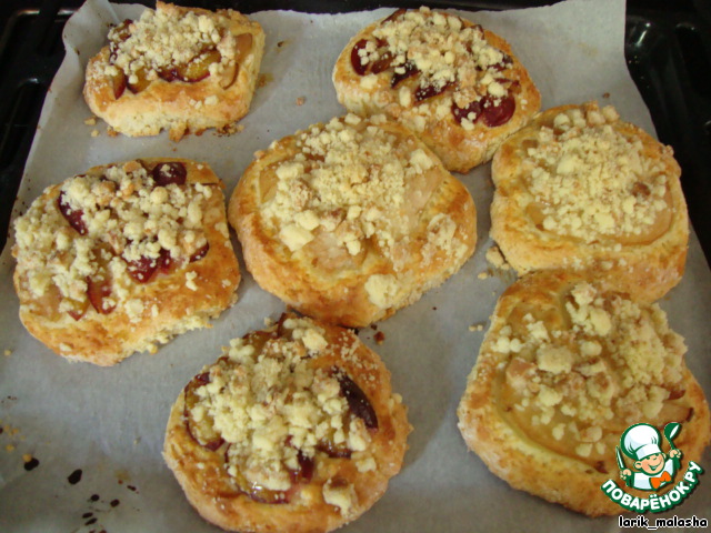 Berry fruit tarts with sprinkles