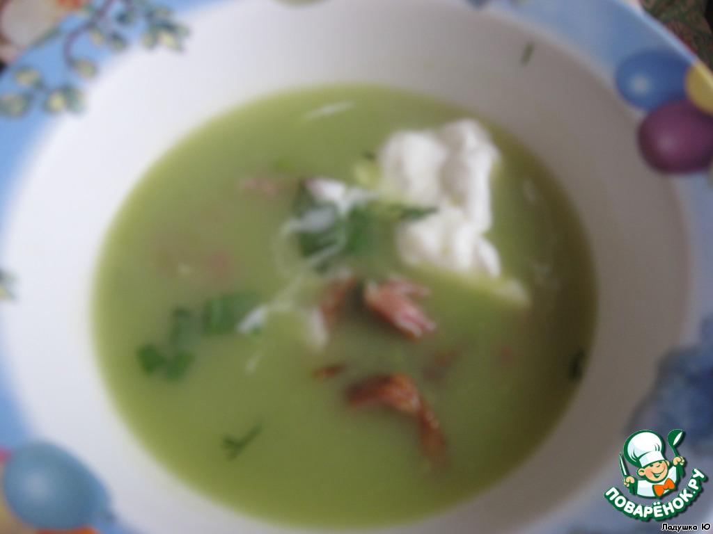Soup-puree of green peas with smoked meat