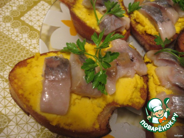 Горячая сельдь с гренками