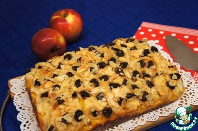 German pie with apples and saffron