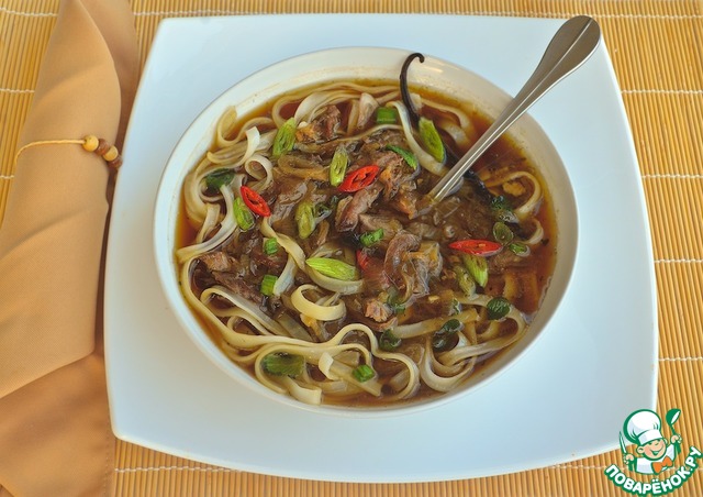 Vanilla soup with duck and rice noodles