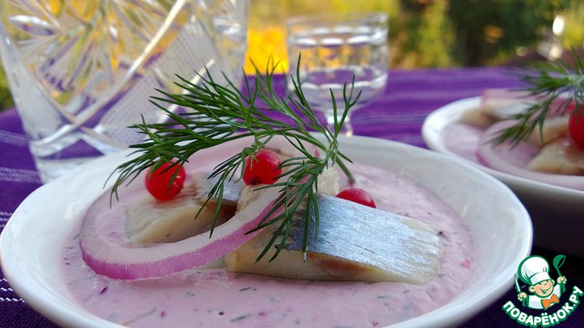 Селедочка с брусничным соусом