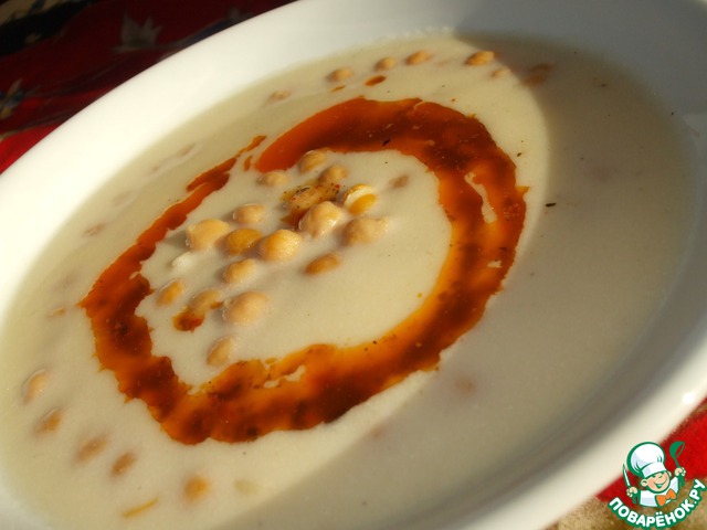 Yogurt soup with chickpeas