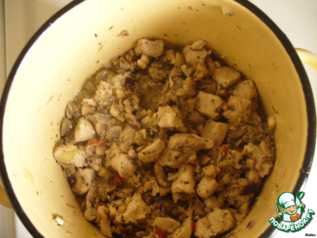 Chicken soup with mushrooms 