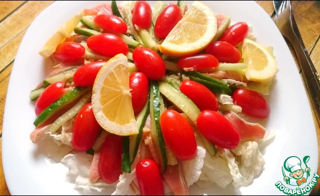 Japanese salad with salmon