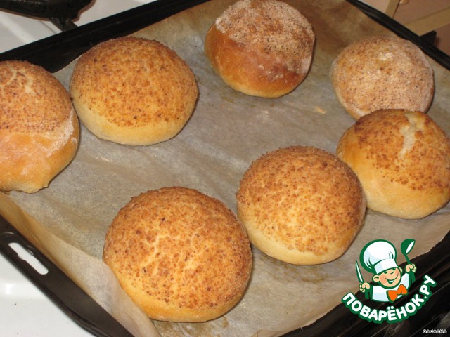 Rye buns with butter in the breadcrumbs