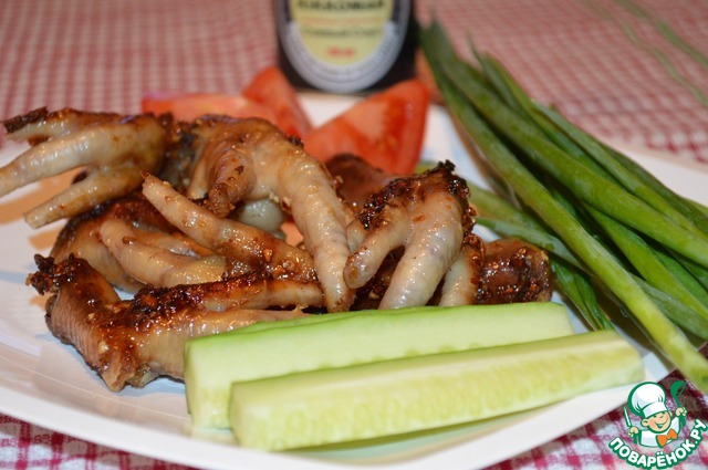 Chicken feet in spicy sauce