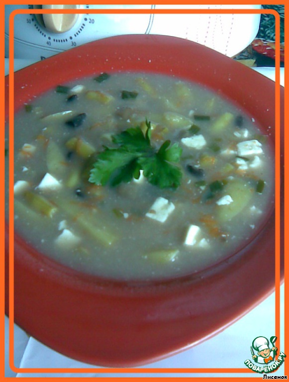 Mushroom soup with green beans and cheese steamers