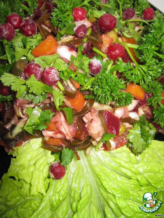 Salad with fish and seaweed