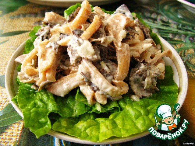 Салат с кальмаром и грибами