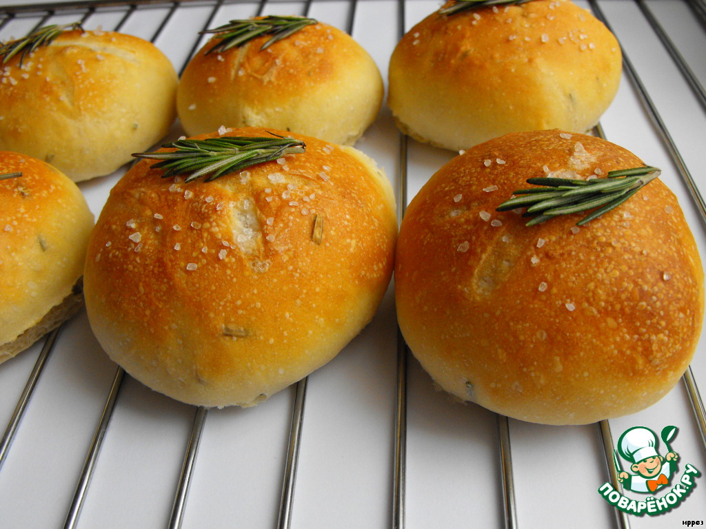 Bread rolls with rosemary