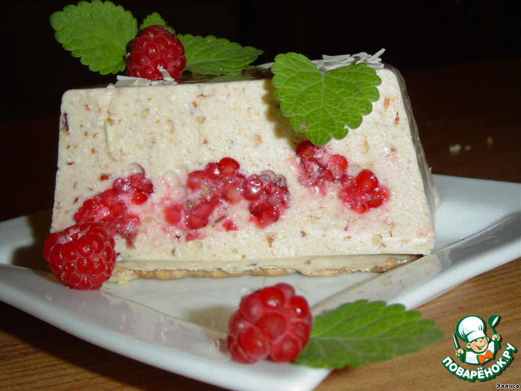 Cottage cheese cake with cherries and raspberries