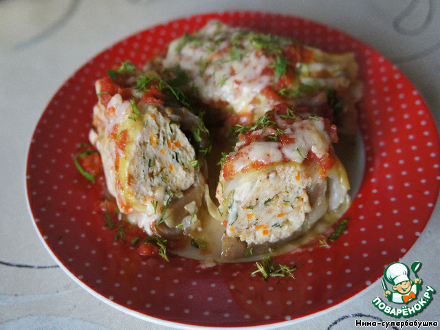 Eggplant with minced chicken, baked in cabbage