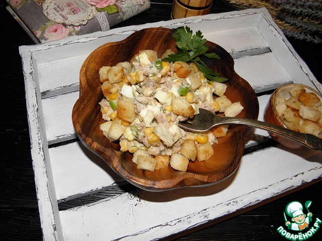 Salad of cod liver with croutons