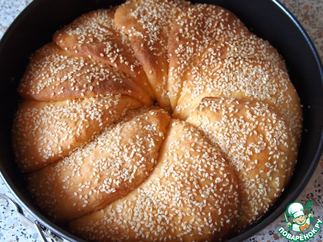 Tomato bread with sesame seeds