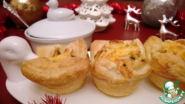 Puff pastry baskets with salmon and broccoli