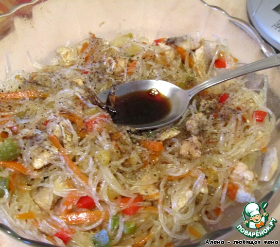 Cellophane with chicken, mushrooms and vegetables