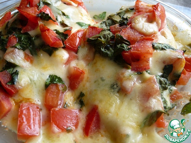 Chicken fillet baked with tomatoes and mozzarella