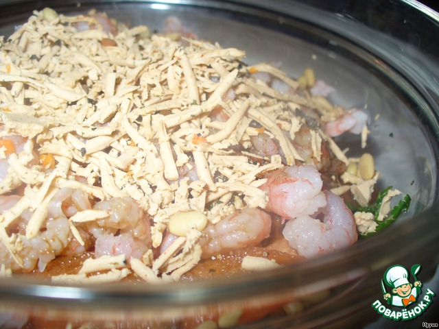 Vegetable salad with seafood