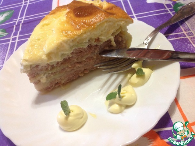 Торт из капусты с мясным фаршем и сыром