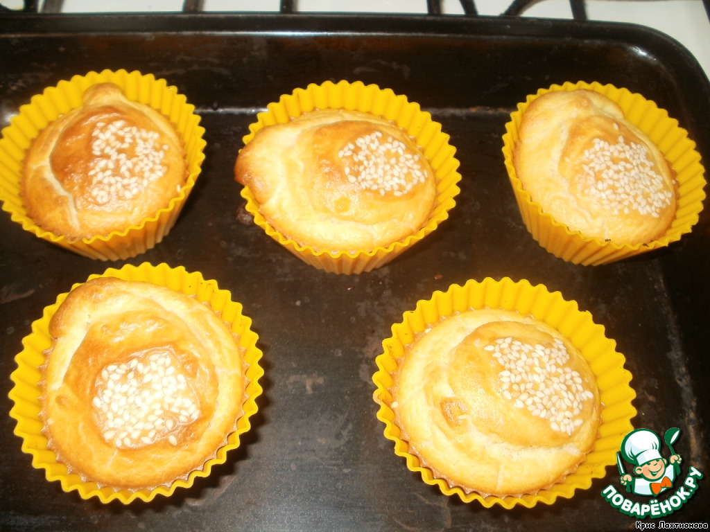 Mini-pies-muffins on sour milk
