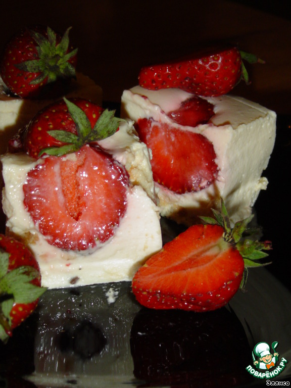 Dessert strawberry-sour cream