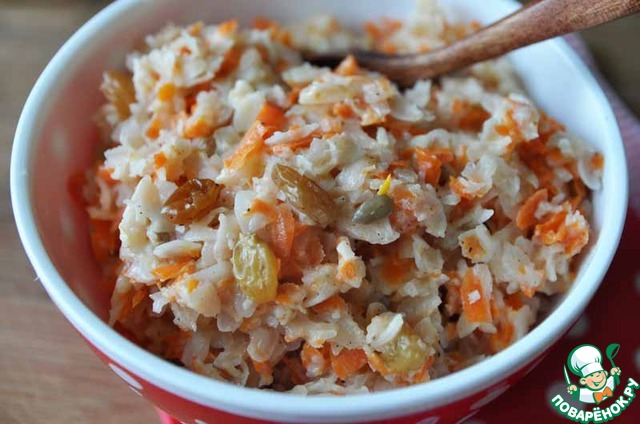 Rice cereal with carrots and raisins