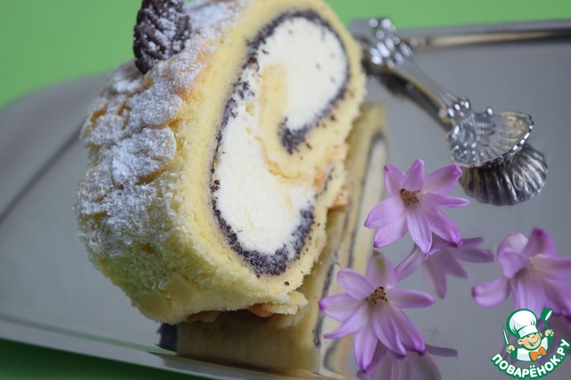 Poppy seed roll with egg liqueur