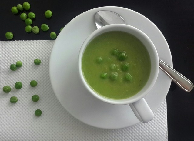 Cream soup of green peas