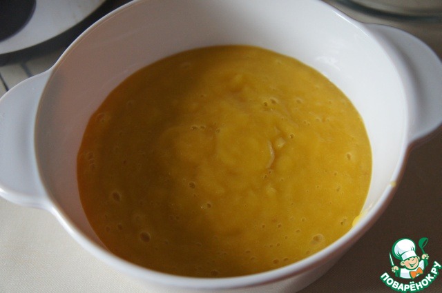 Mango soup with red Chile