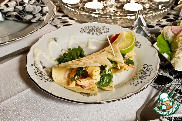 Shrimp with curry sauce in tortillas-Christmas trees