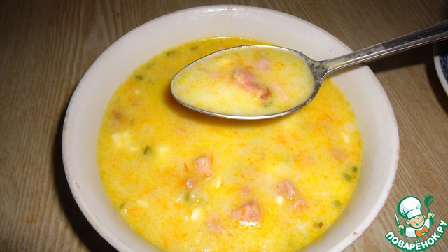 Cheese soup without potatoes with smoked meat