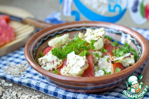 Five-grain porridge with salmon and egg