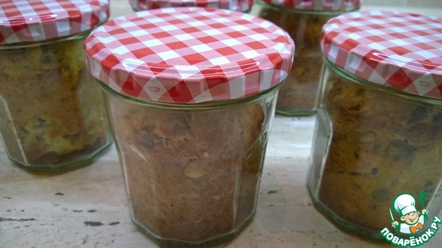 Cheese rolls baked in a jar