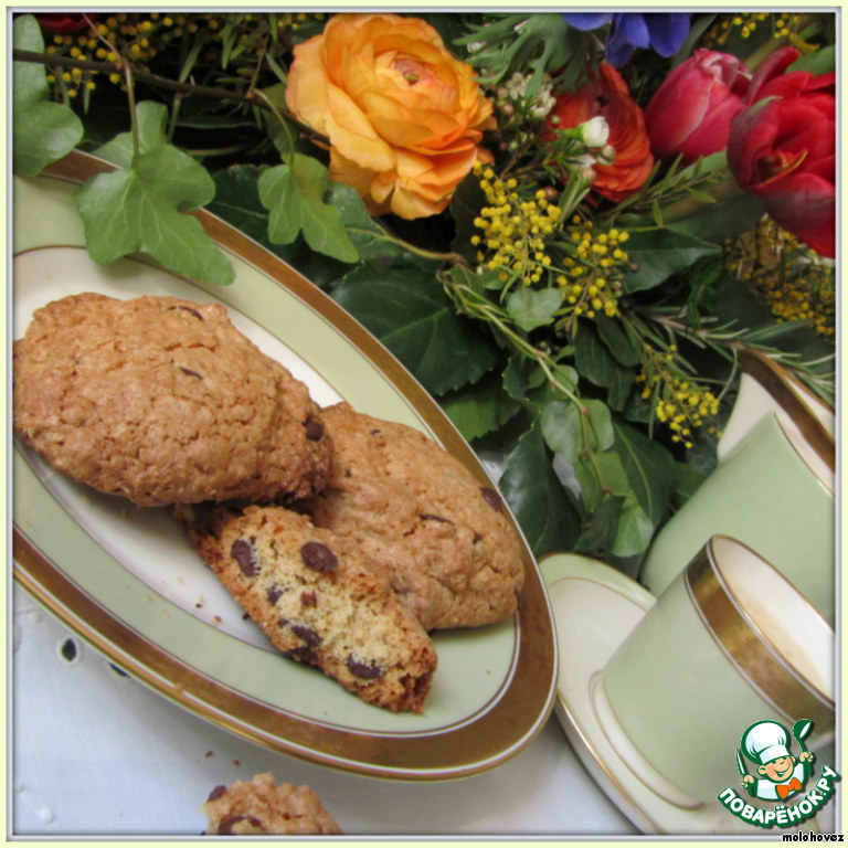 Oatmeal cookies with chocolate