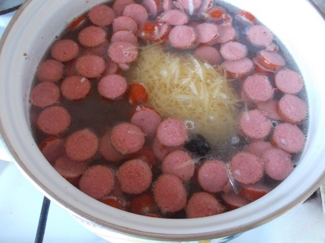 Томатный суп с копченостями