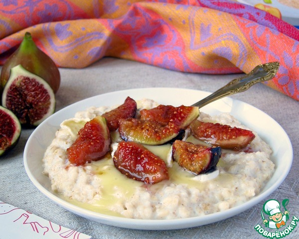 Oatmeal with figs and Camembert cheese