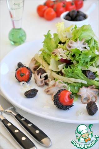 A light salad with seafood