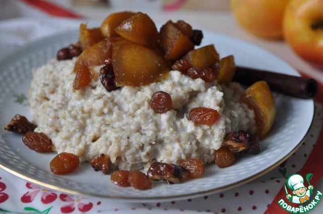 Porridge with spicy Apple jam