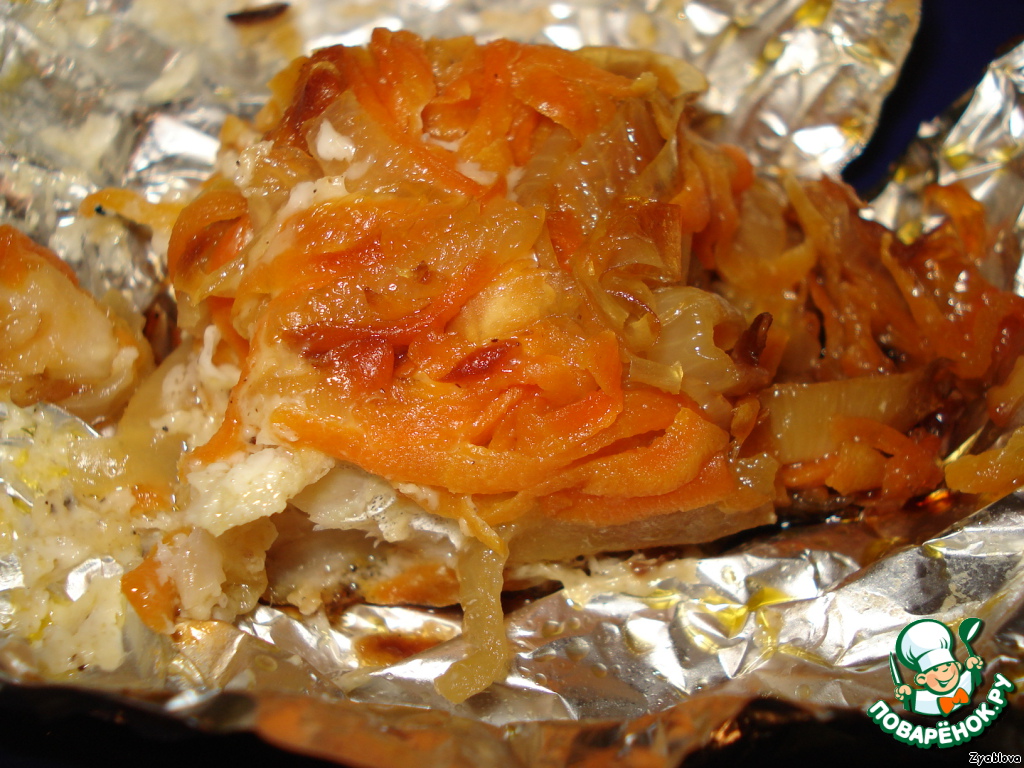 Fish with vegetables in foil