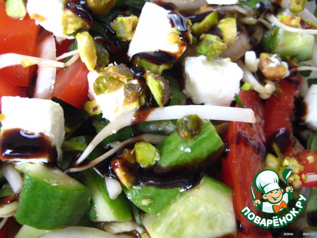 Vegetable salad with feta, soy sprouts and pistachios