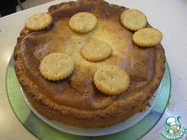 Pie with sour cream souffle