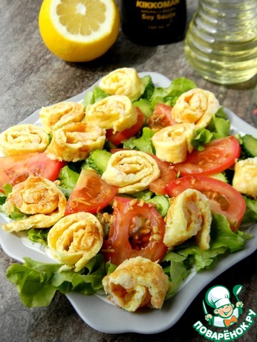 Vegetable salad with shrimp pancakes
