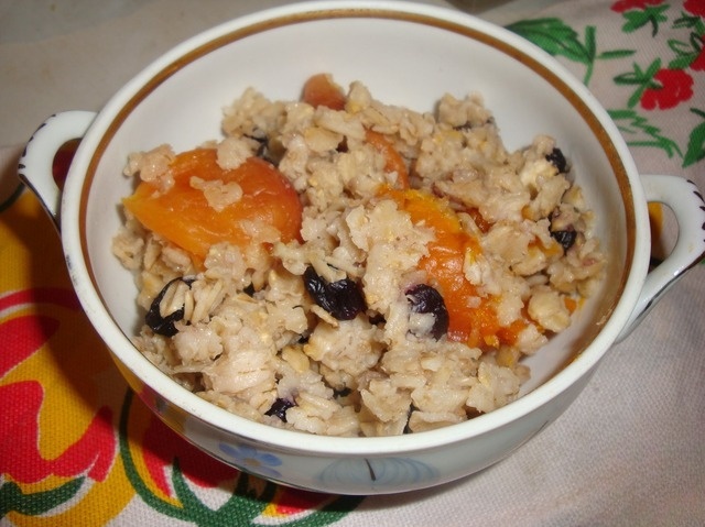 Овсяная каша с сухофруктами