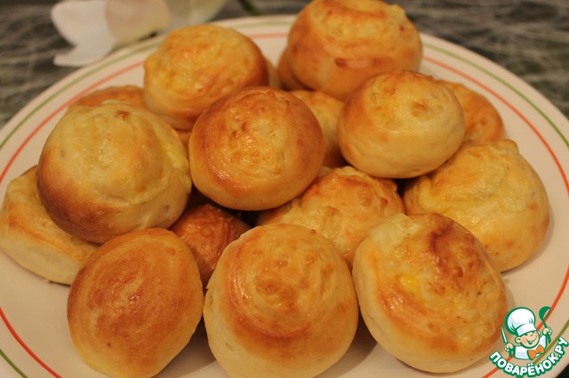 Rolls of dough with cheese